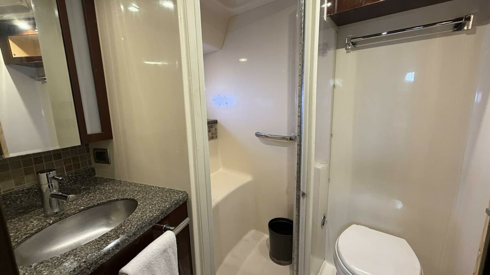 2008 Sea Ray 47 Sedan Bridge - Head