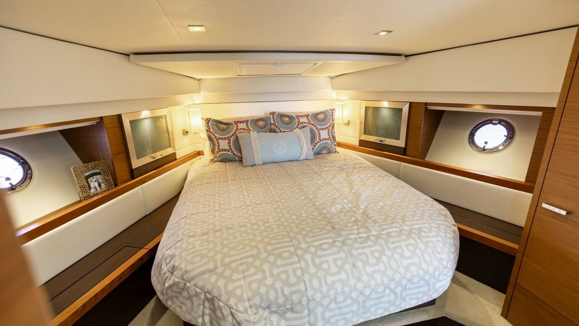 2015 Tiara Yachts 44 Coupe- SILVER LINING- Master Stateroom