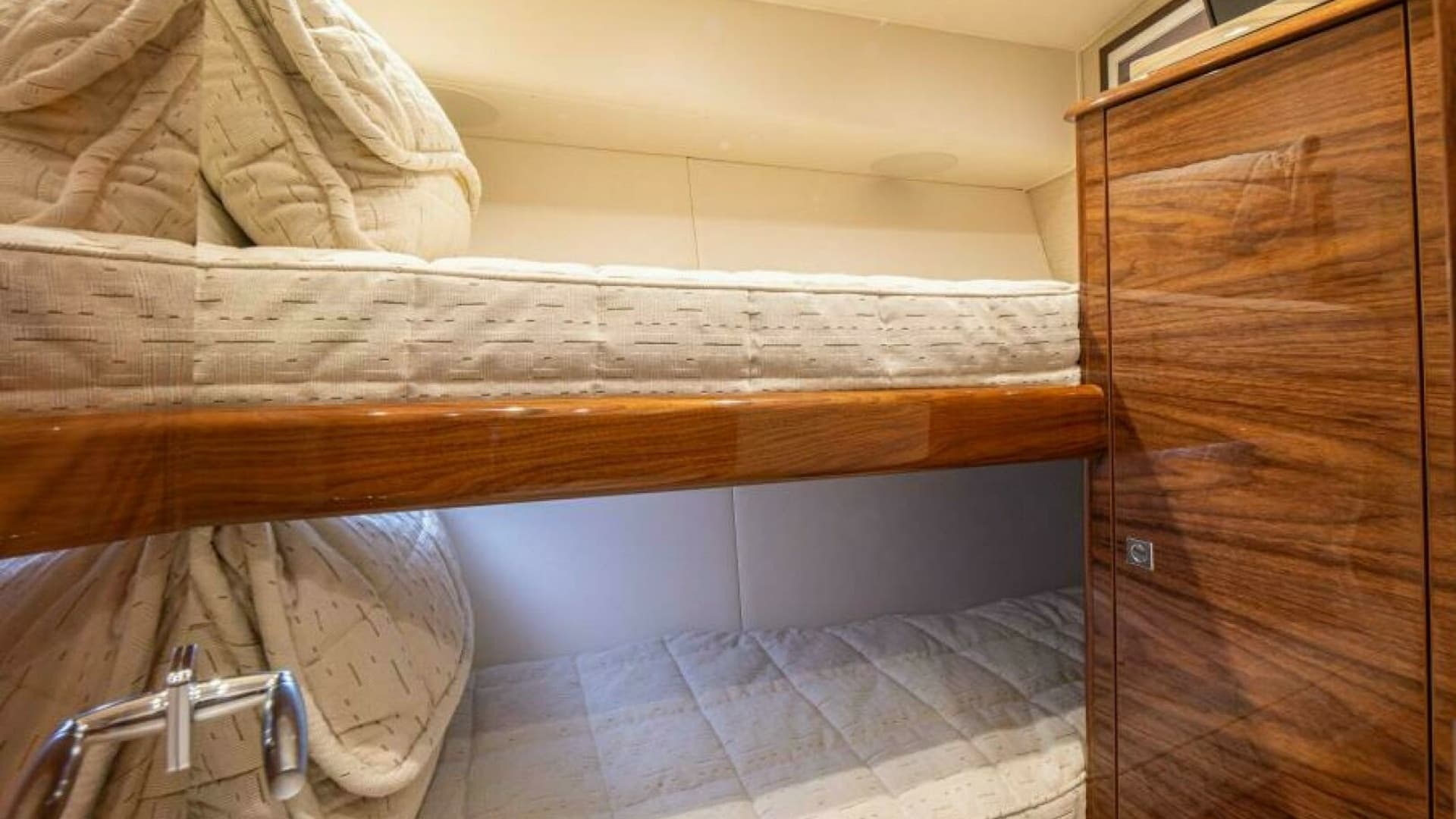 Cozy Twin Bunk Cabin
