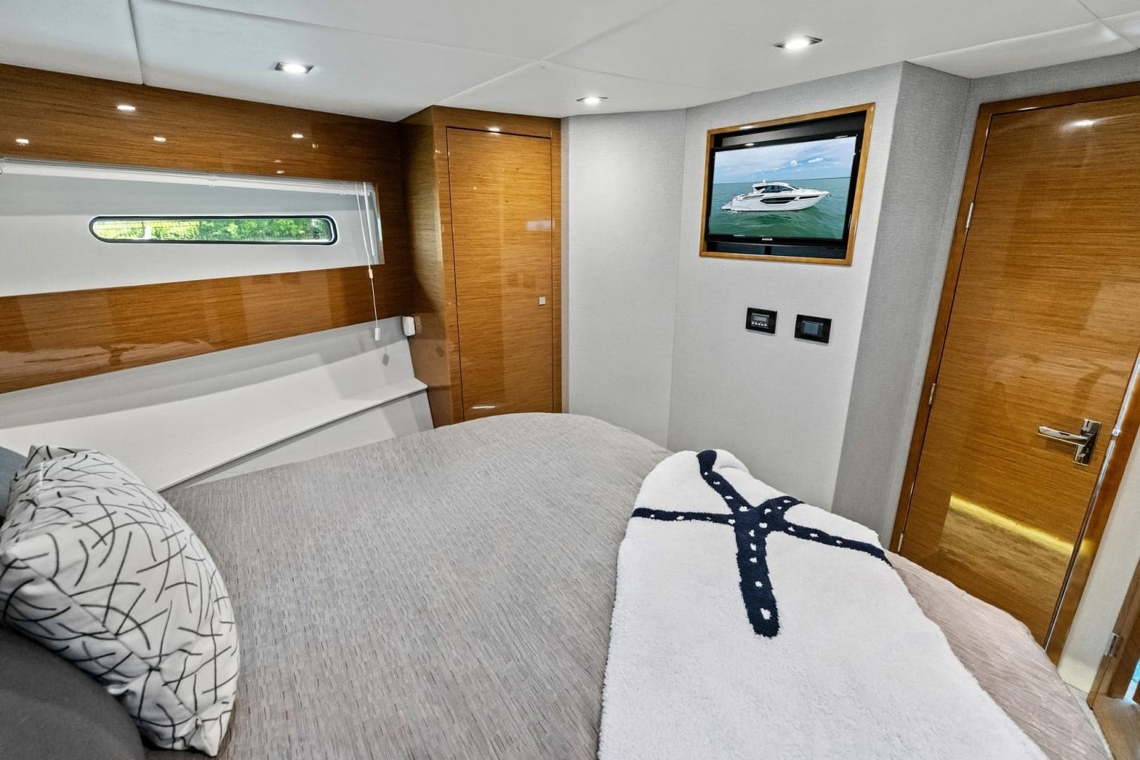 2019 Cruisers Yachts 42 Cantius 'Truly Ineffable'