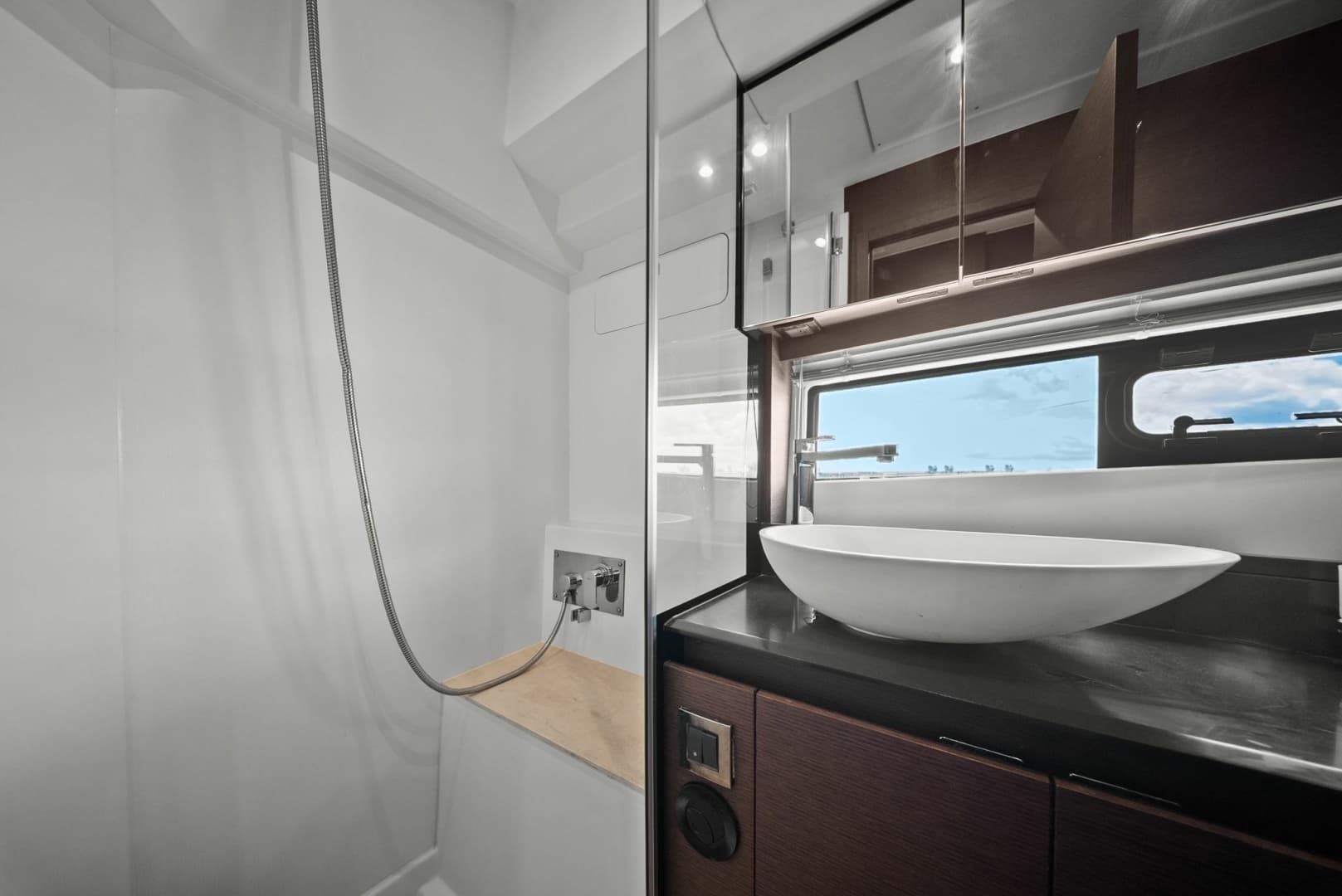 2020 Prestige 460 Flybridge