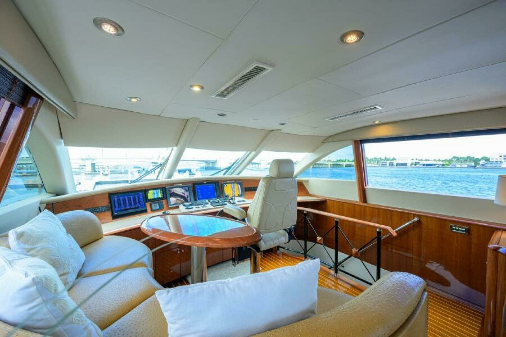 Lazzara 80 WILLYN - Enclosed Flybridge