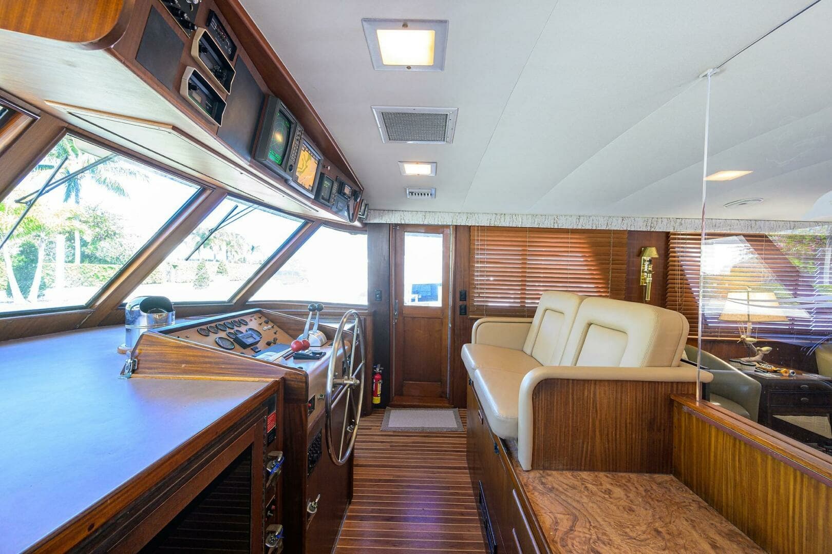Hatteras 63 - Phantom - Lower Helm