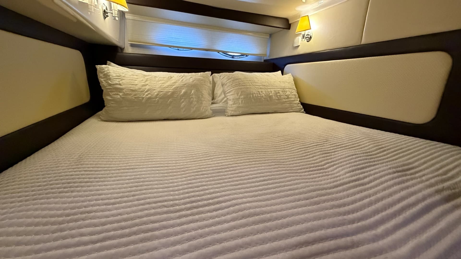Cozy Forward Cabin with Lighting