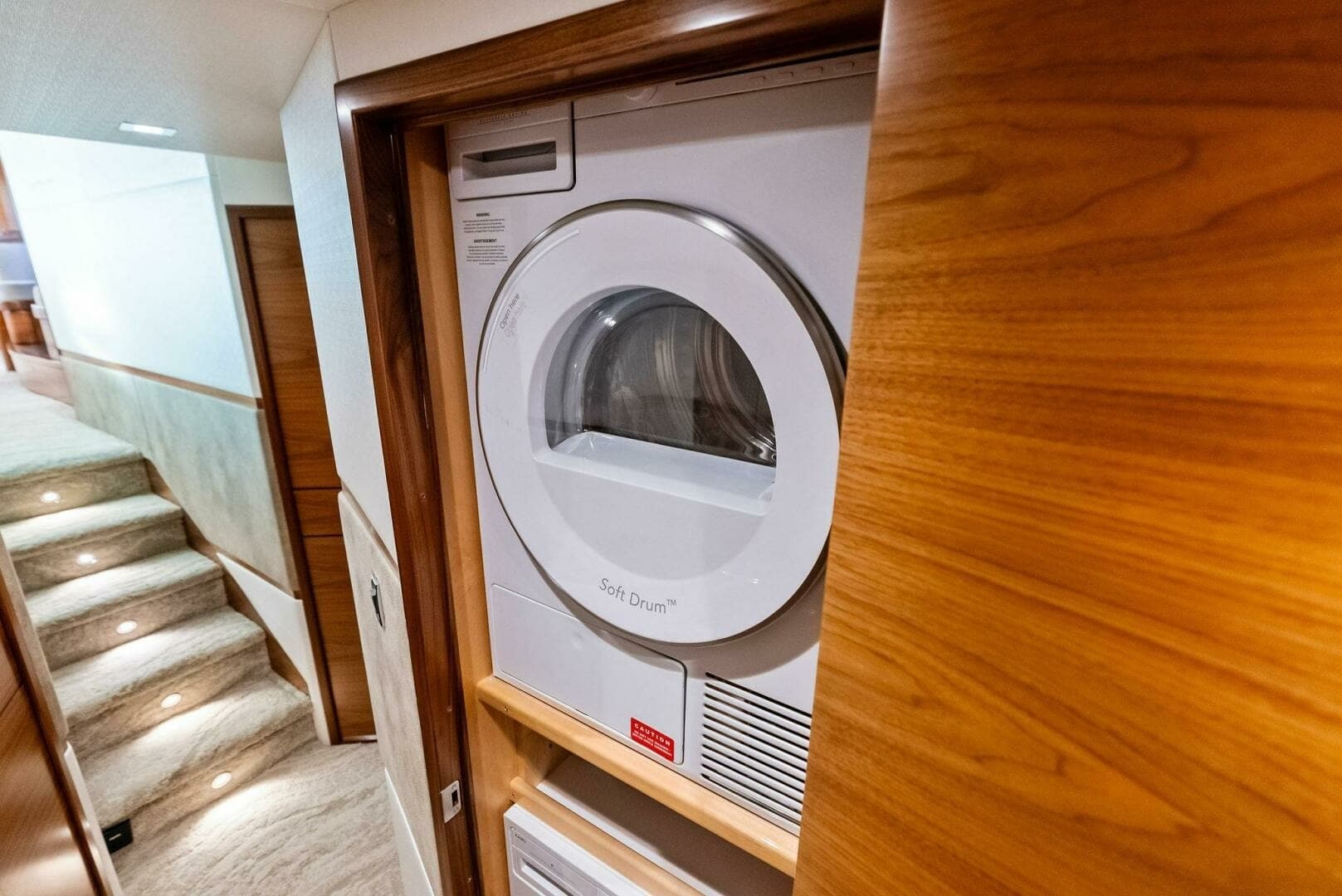2023 Viking 64 Convertible- SIN PELO- Laundry