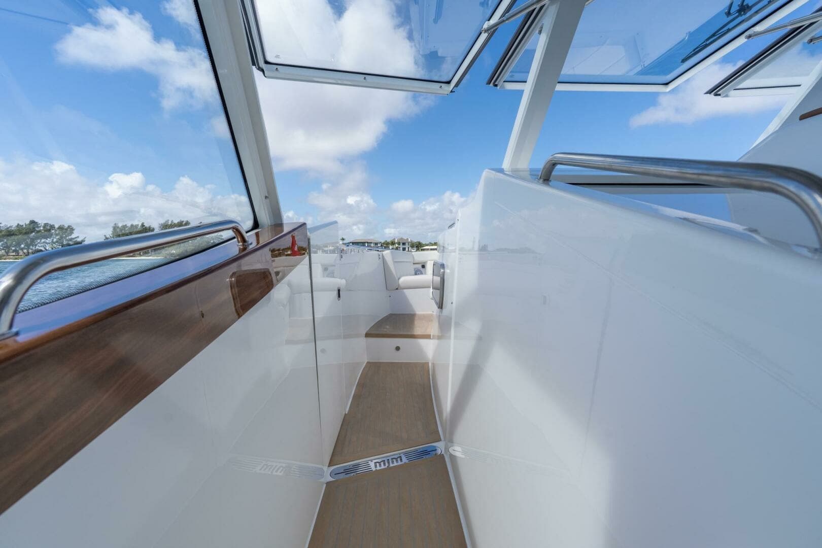 MJM 47X 47-003 - Port Side walkway
