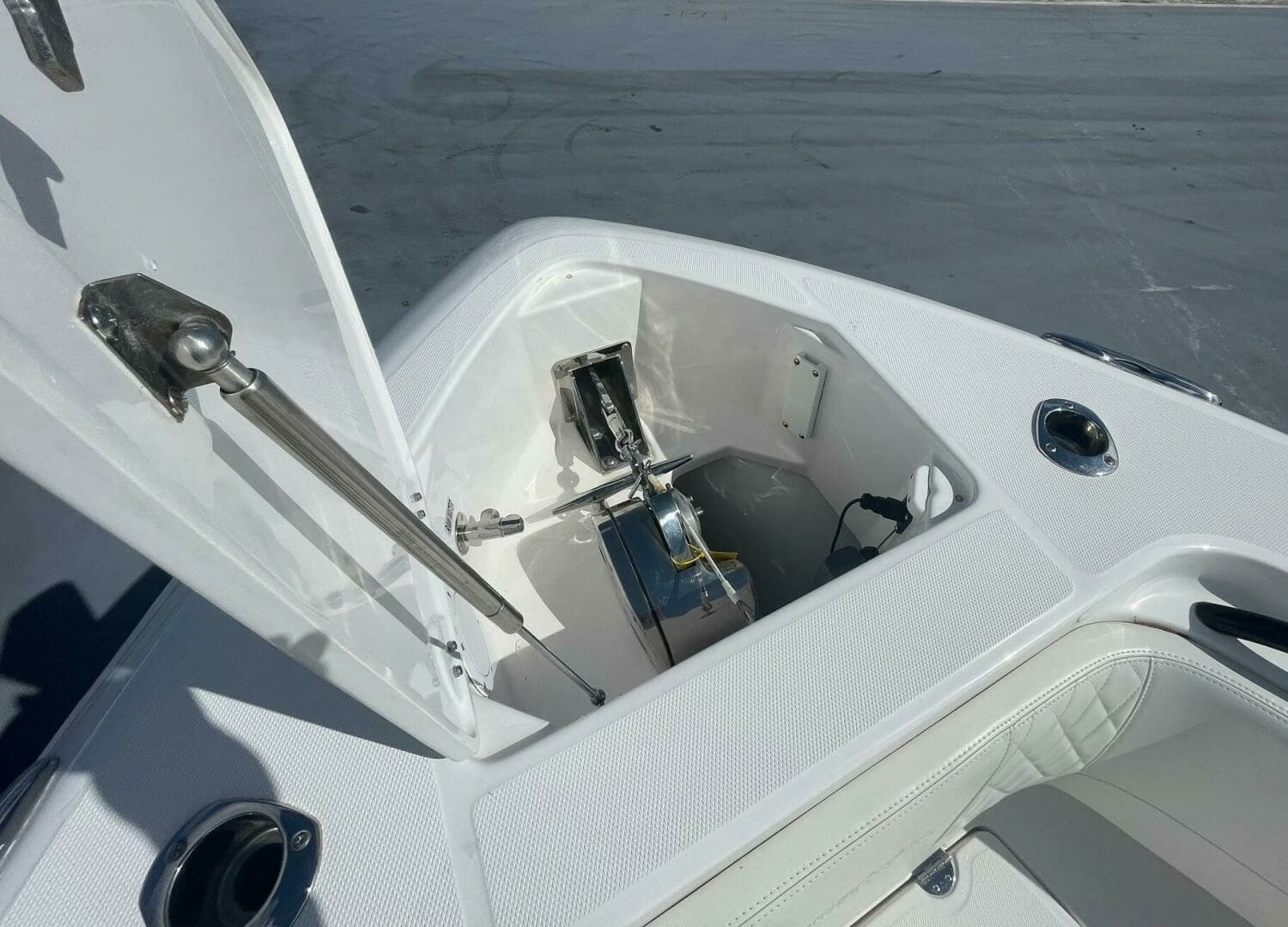 Everglades 335 Center Console -