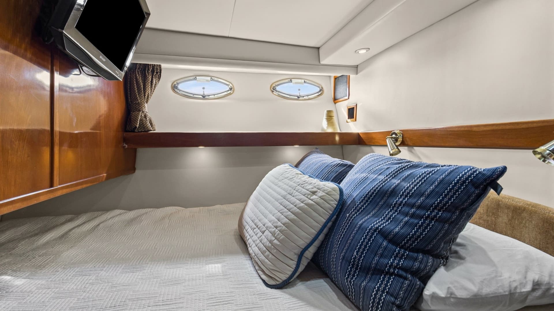 2007 Meridian 490 SE Pilothouse Trust Port Stateroom