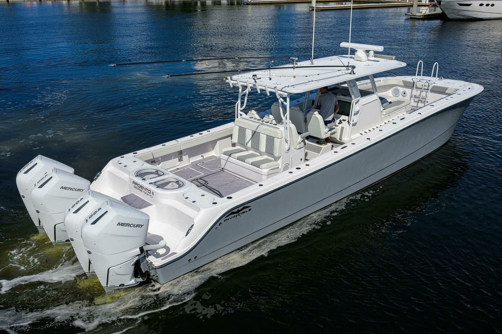 Invincible 46 Argento II - Exterior Profile