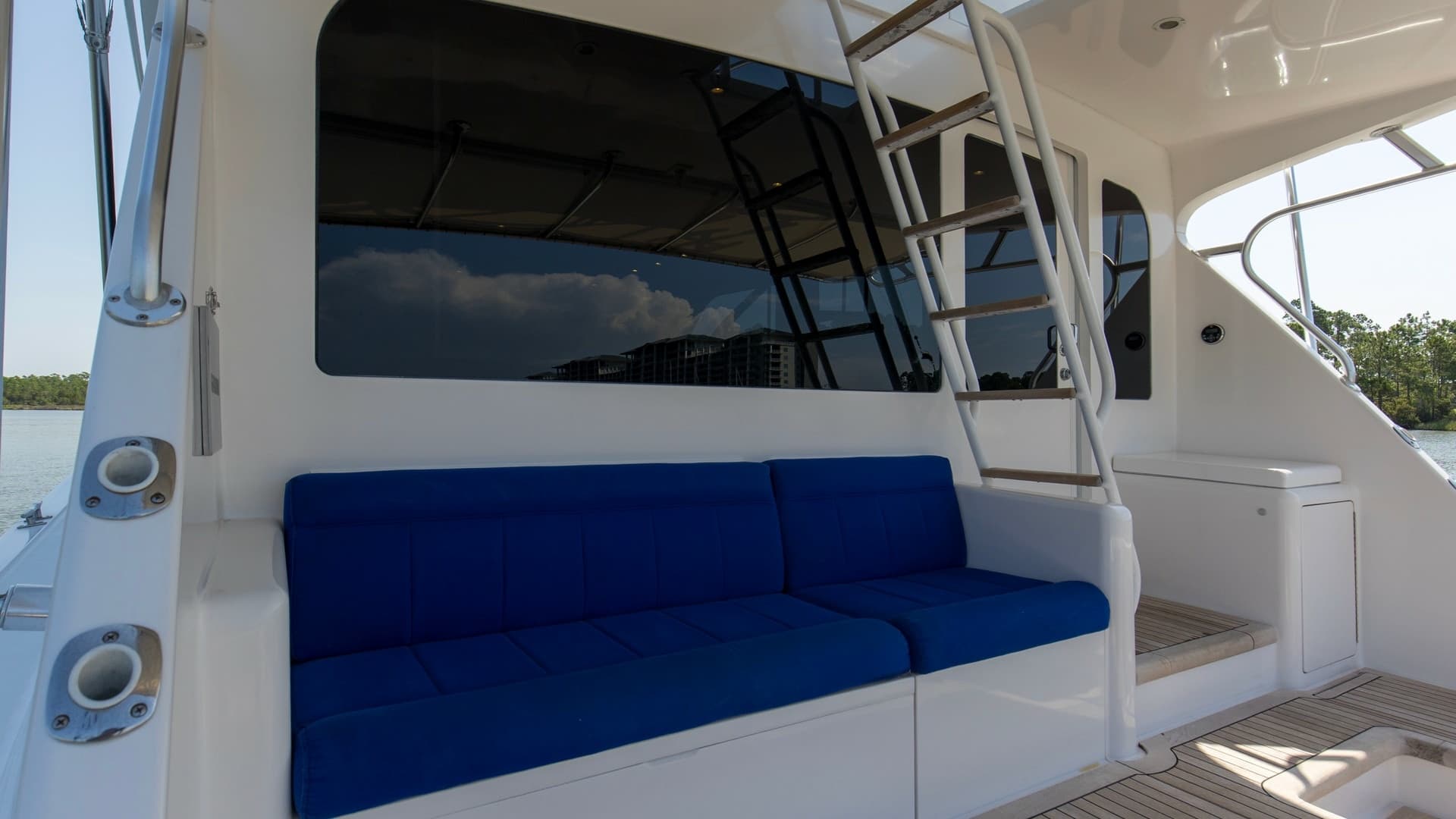 2005 61 Viking Enclosed Bridge Kelkat Rear Deck (3)