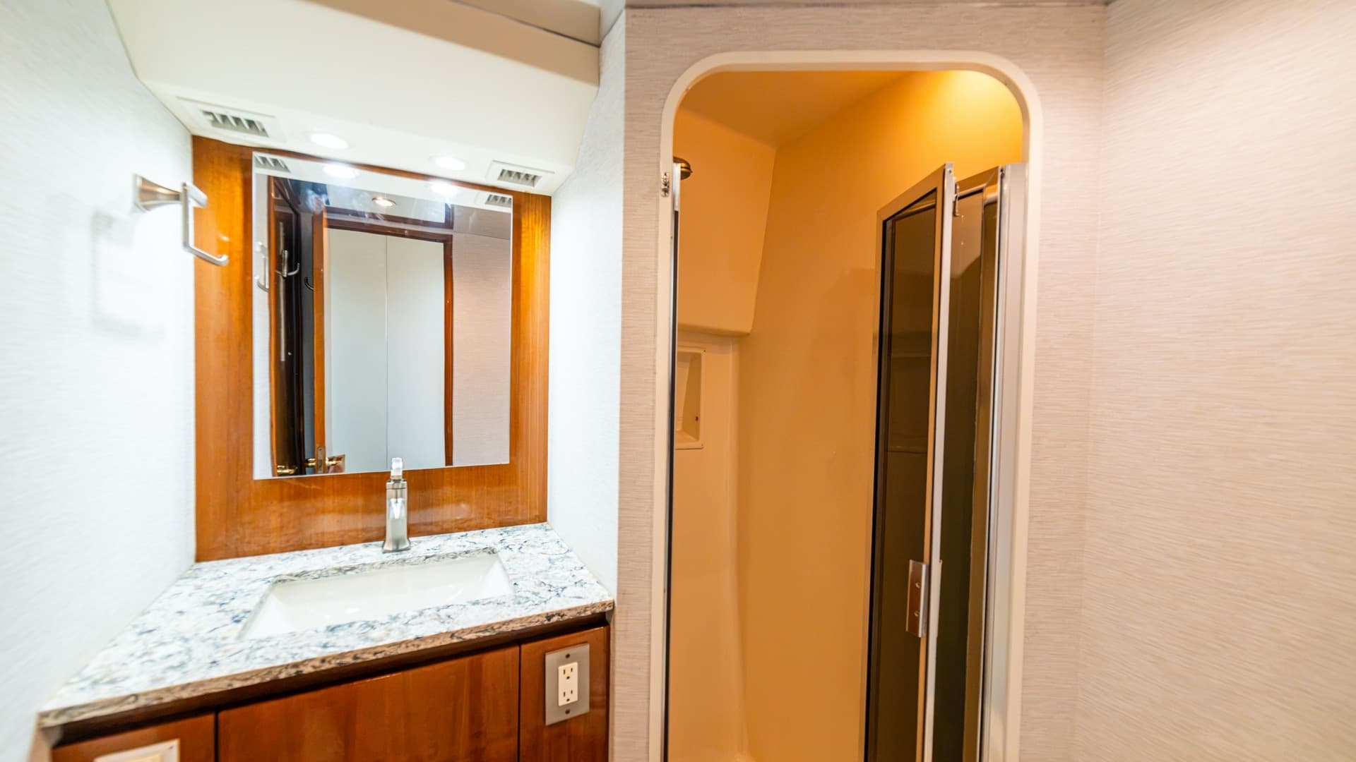 2001 Viking 61 Convertible- Caliente- Guest Stateroom Head