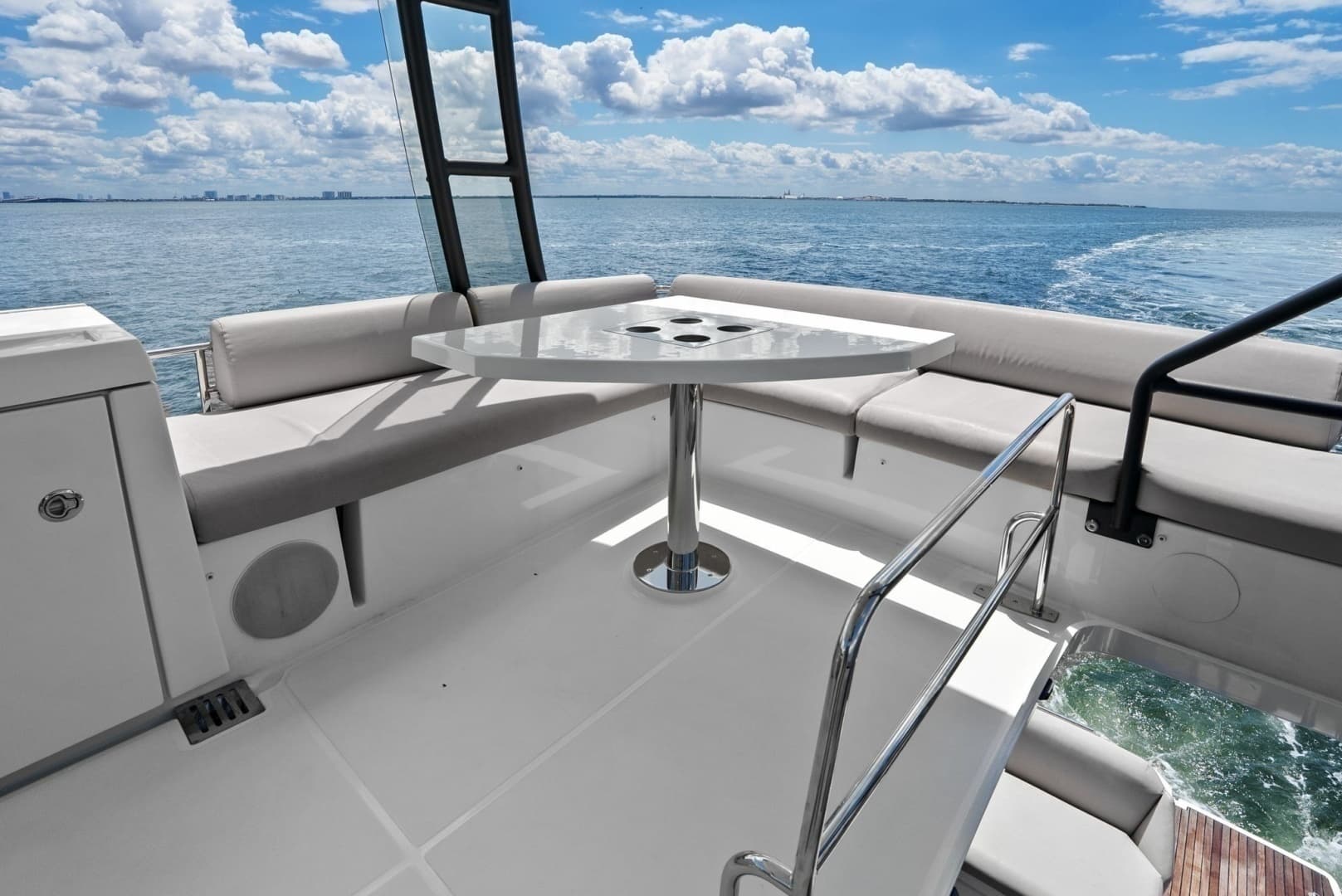 2020 Prestige 460 Flybridge