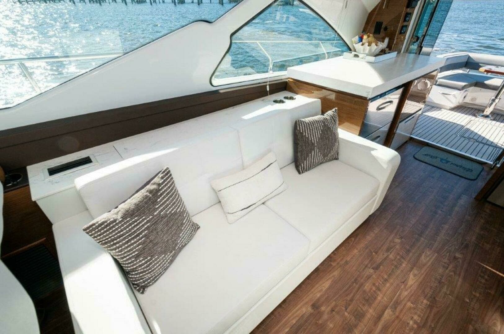 2020 Cruisers Yachts- HARPER BELL- Salon 3