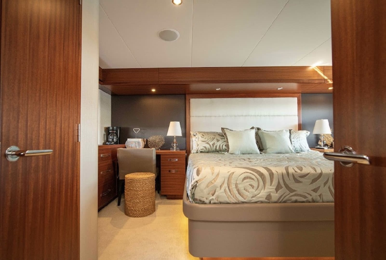 Hatteras 60 OVATION - Master Stateroom