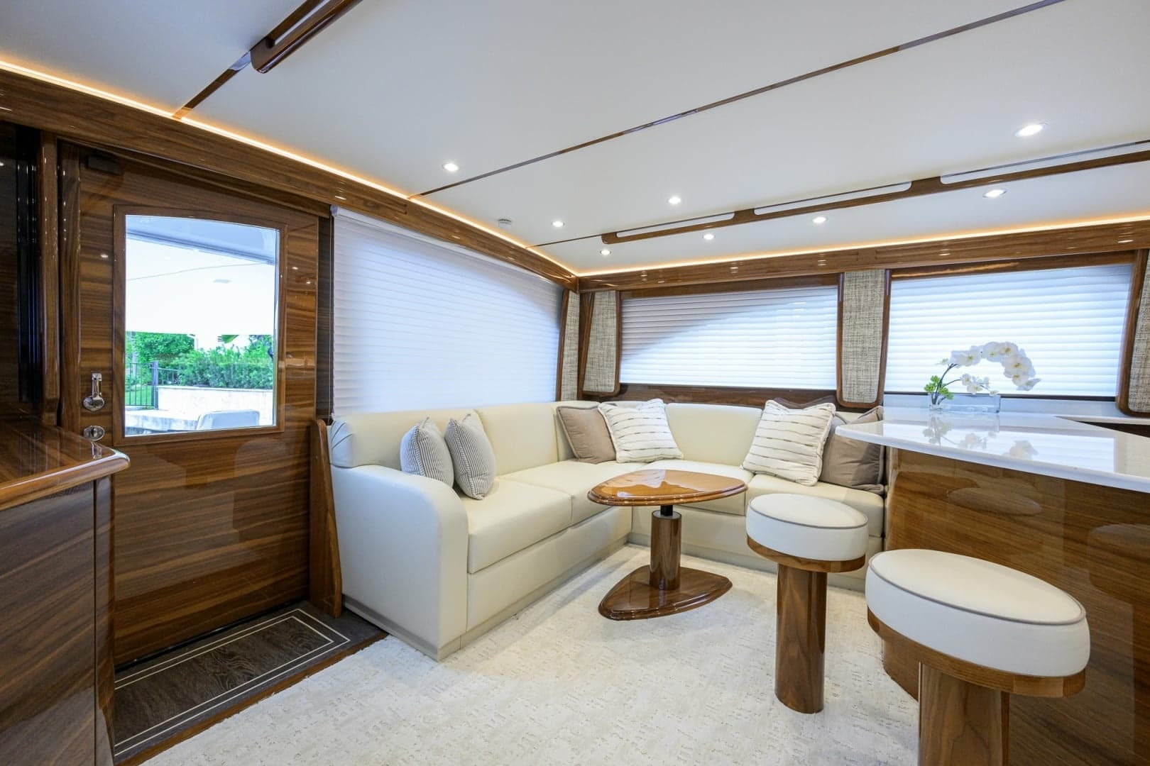 Viking 54 - Dog House - Salon