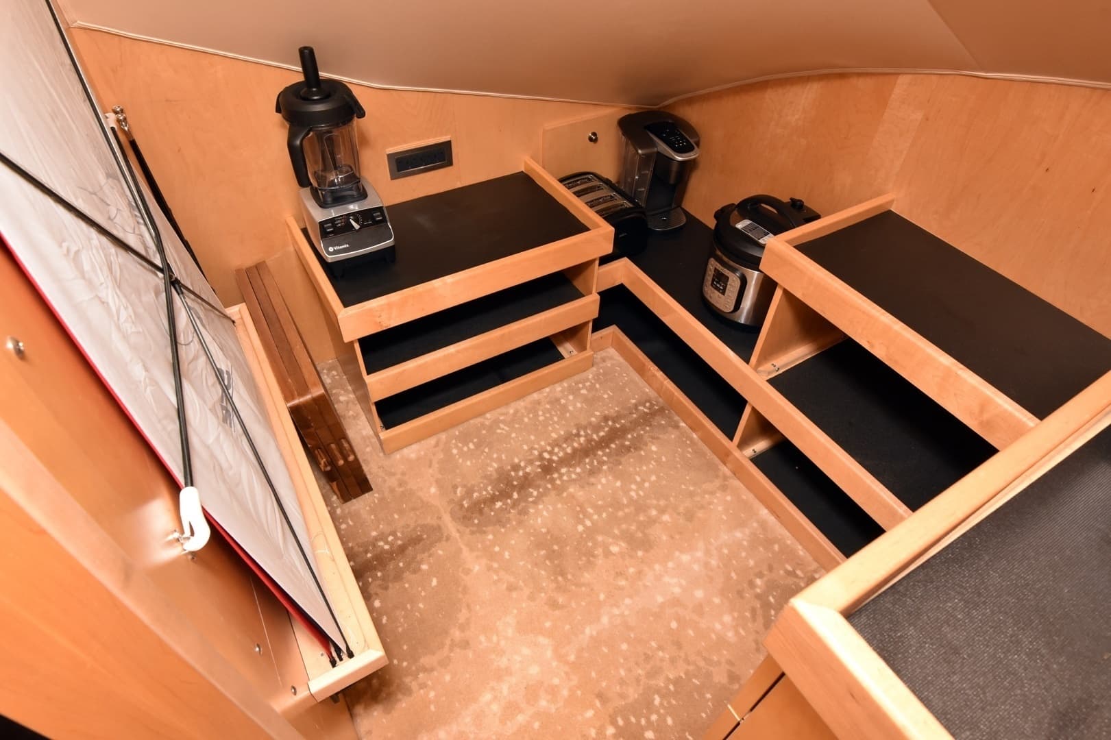 2019 Viking 80 Skybridge