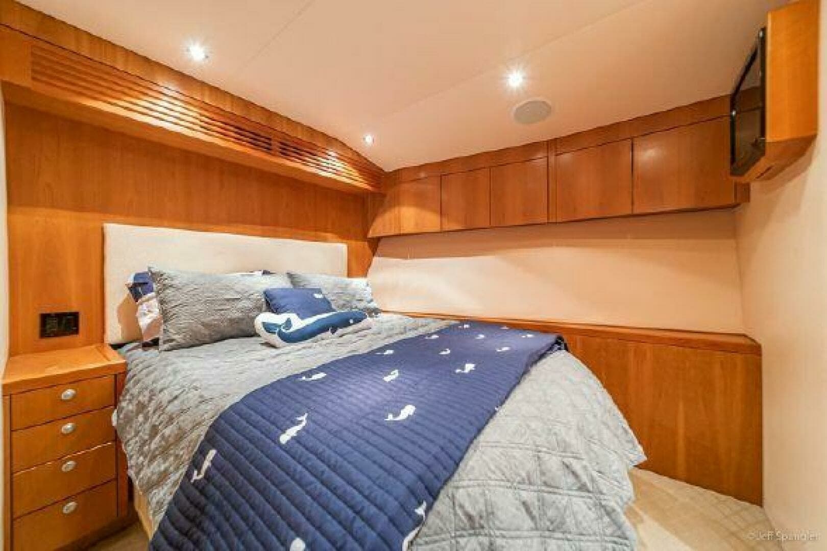 2008 77 Enclosed Bridge-"Desperado"-Guest Stateroom
