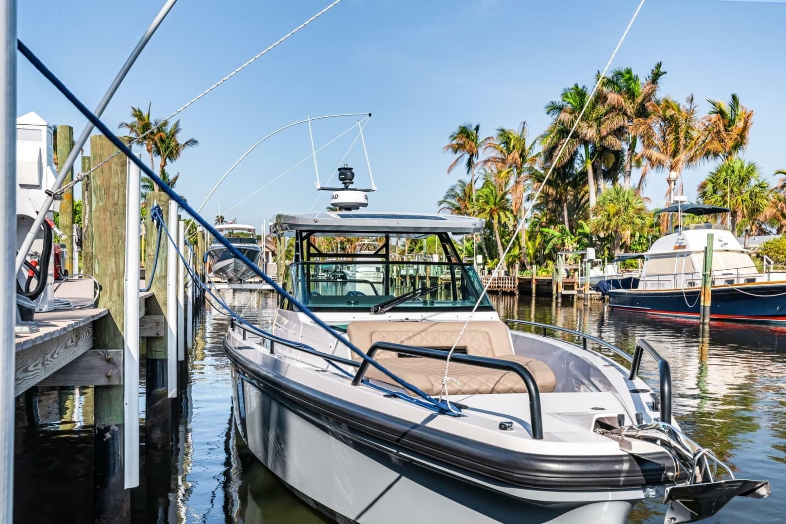 Axopar 37 - Exterior Profile