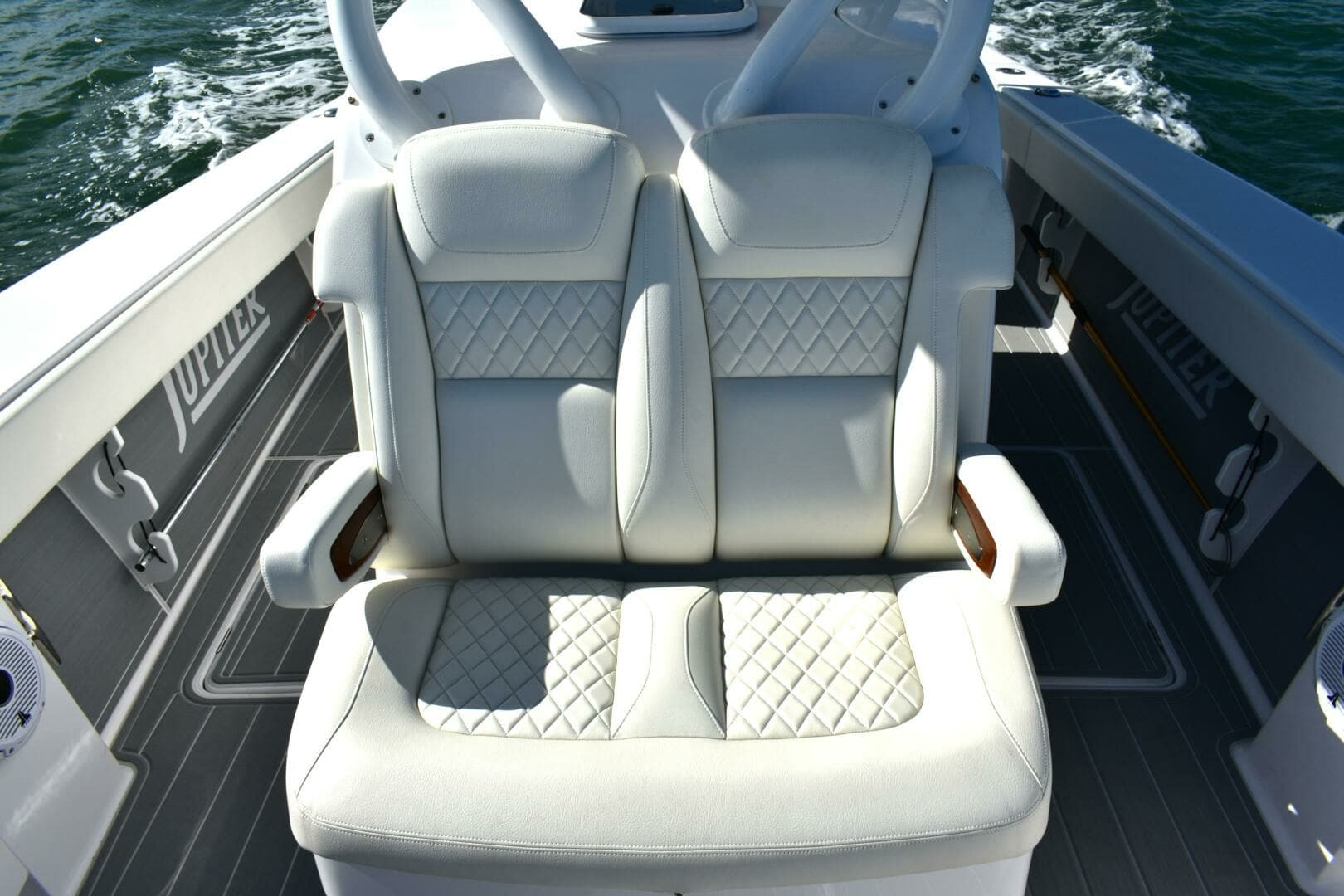 2025 32 - FULL CIRCLE - Forward Seating