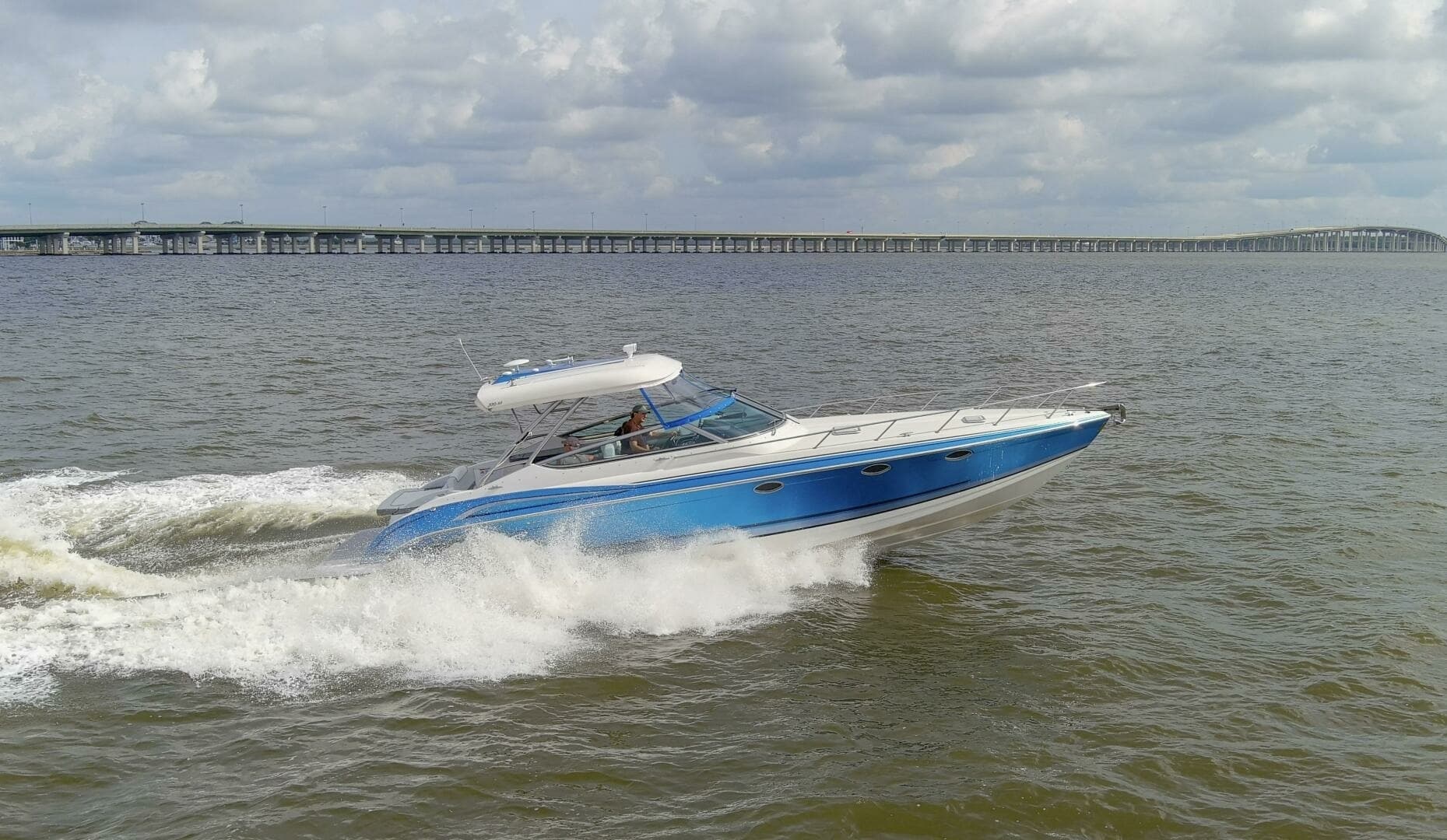 2017 37 Formula 370 SS Bluebird Running (2)