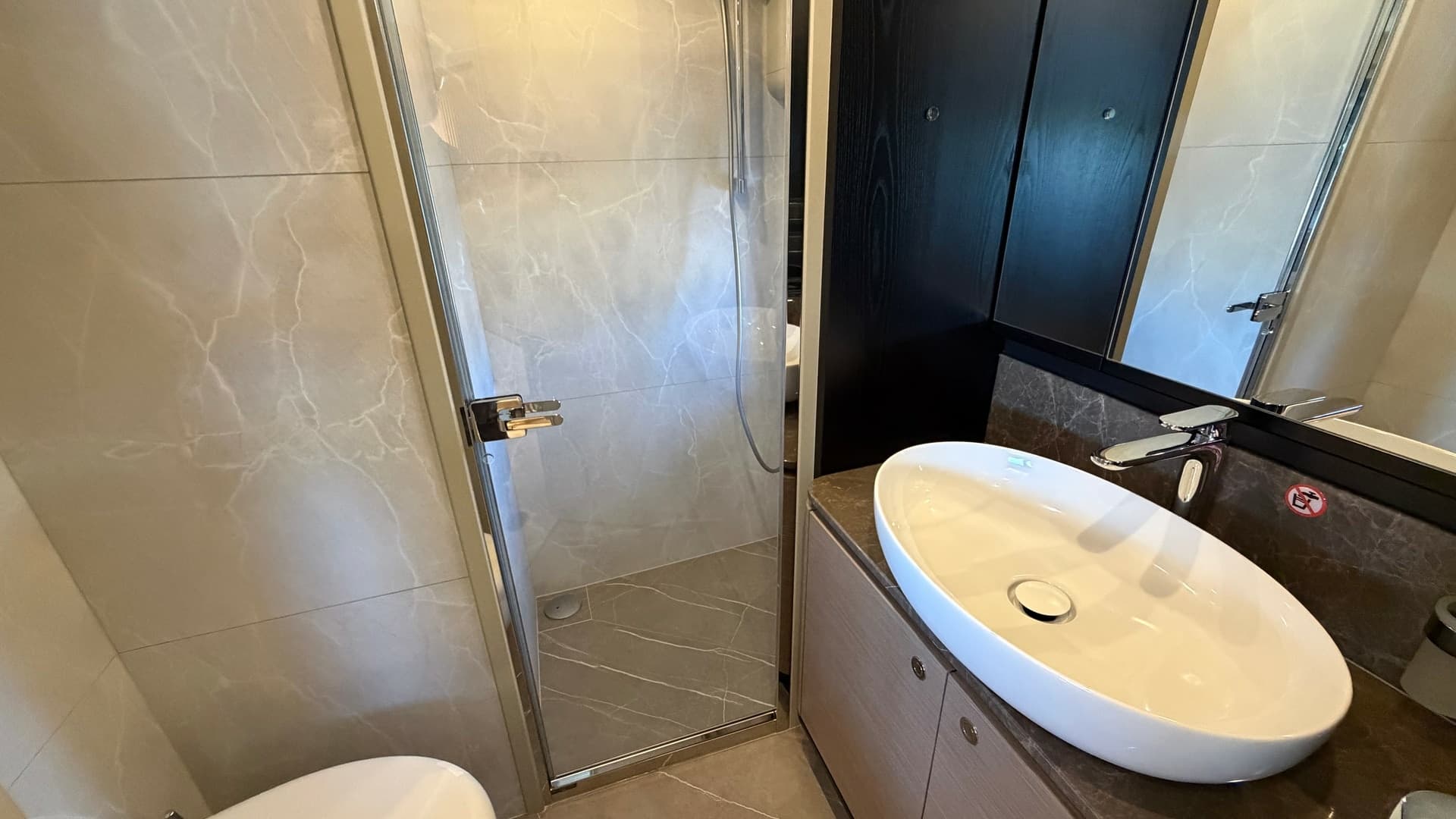 Elegant En-Suite Bathroom