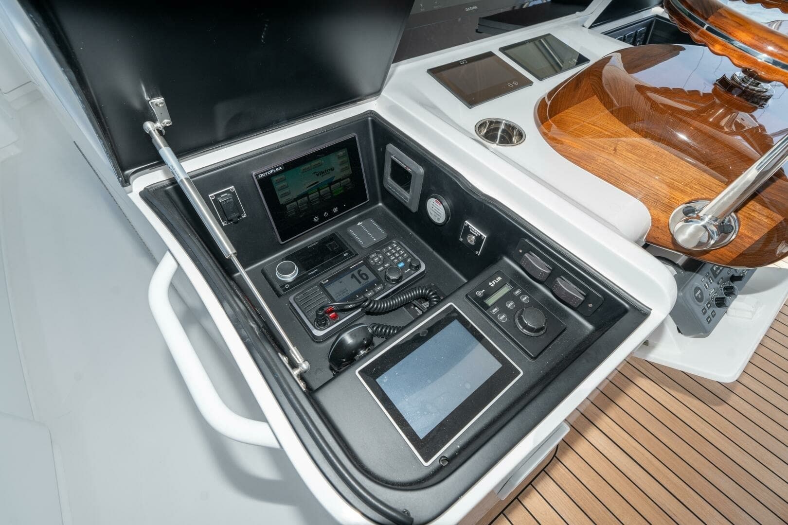 2025 Viking 90C "Zatara" 