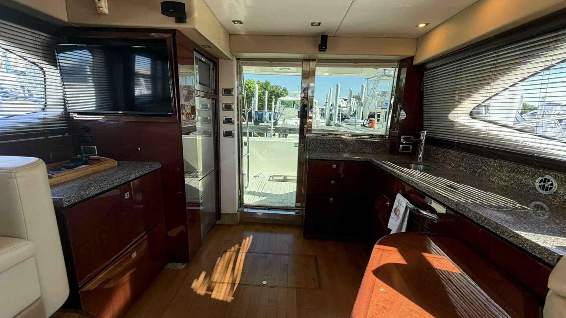 2008 Sea Ray 47 Sedan Bridge - Galley