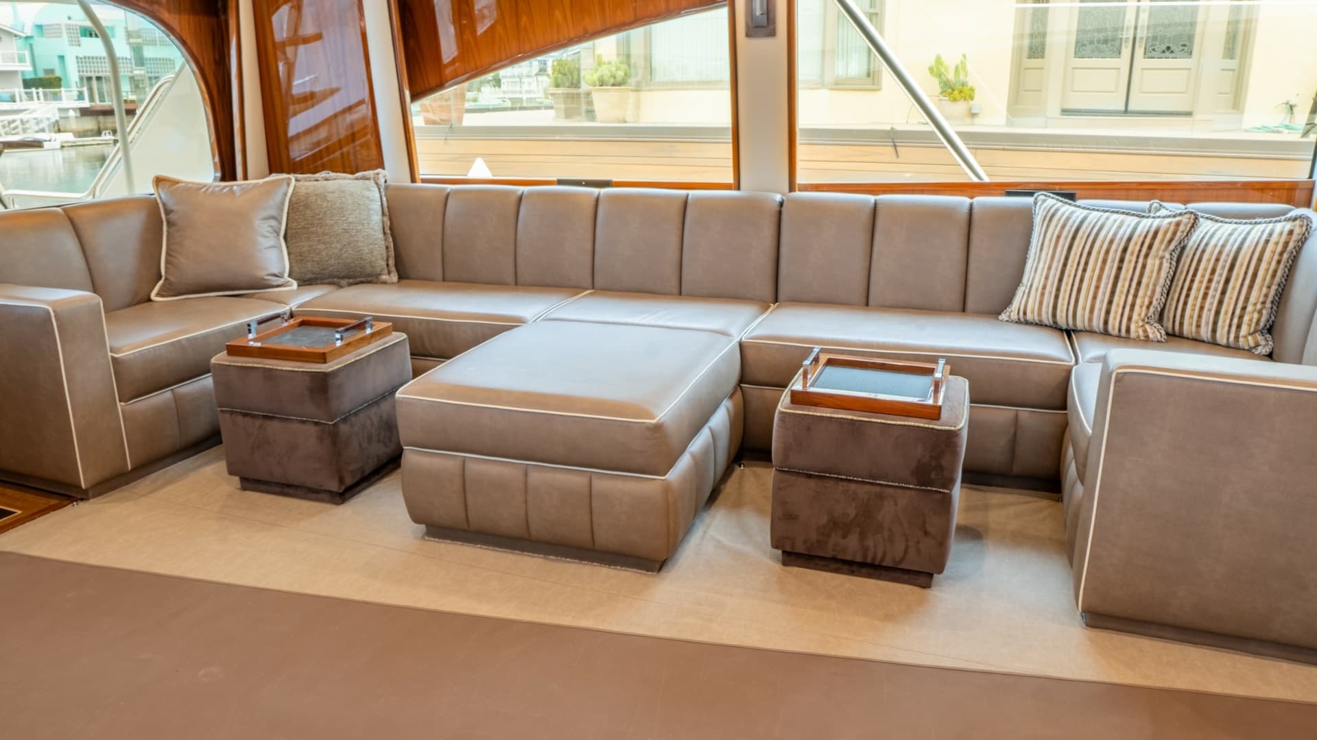 Luxurious Salon with Ample Seating