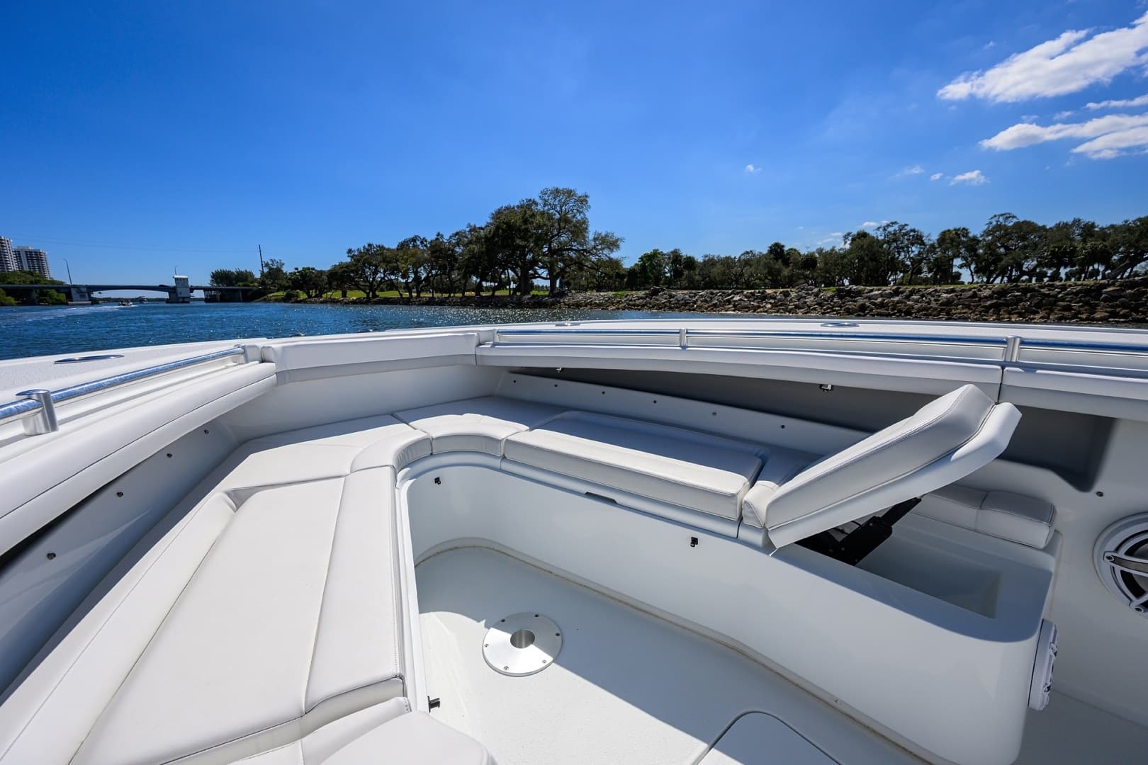Yellowfin 34 - Bow