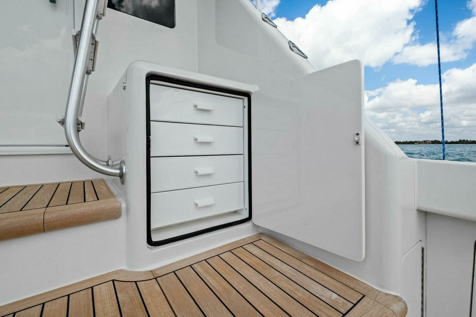2008 Viking 64 Convertible 20%