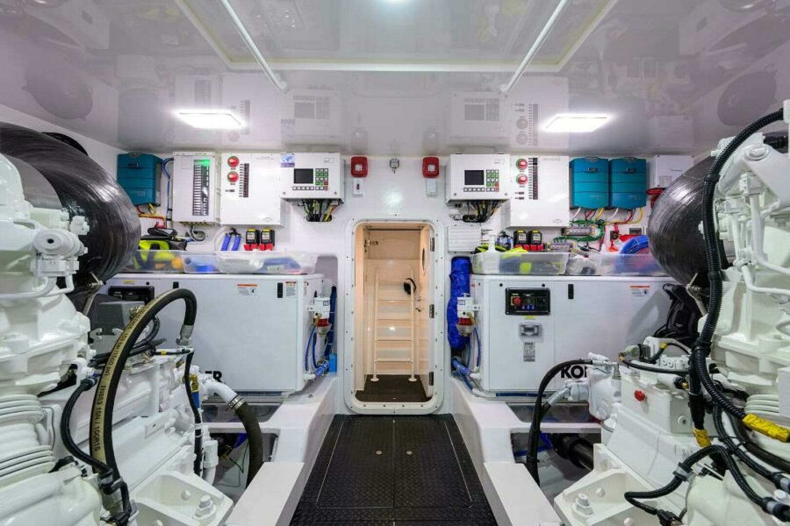 Viking 80 - KEMOSABE - Engine Room