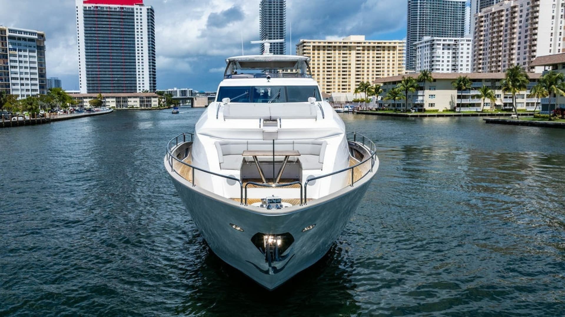 2019 Sunseeker 95 Motor Yacht