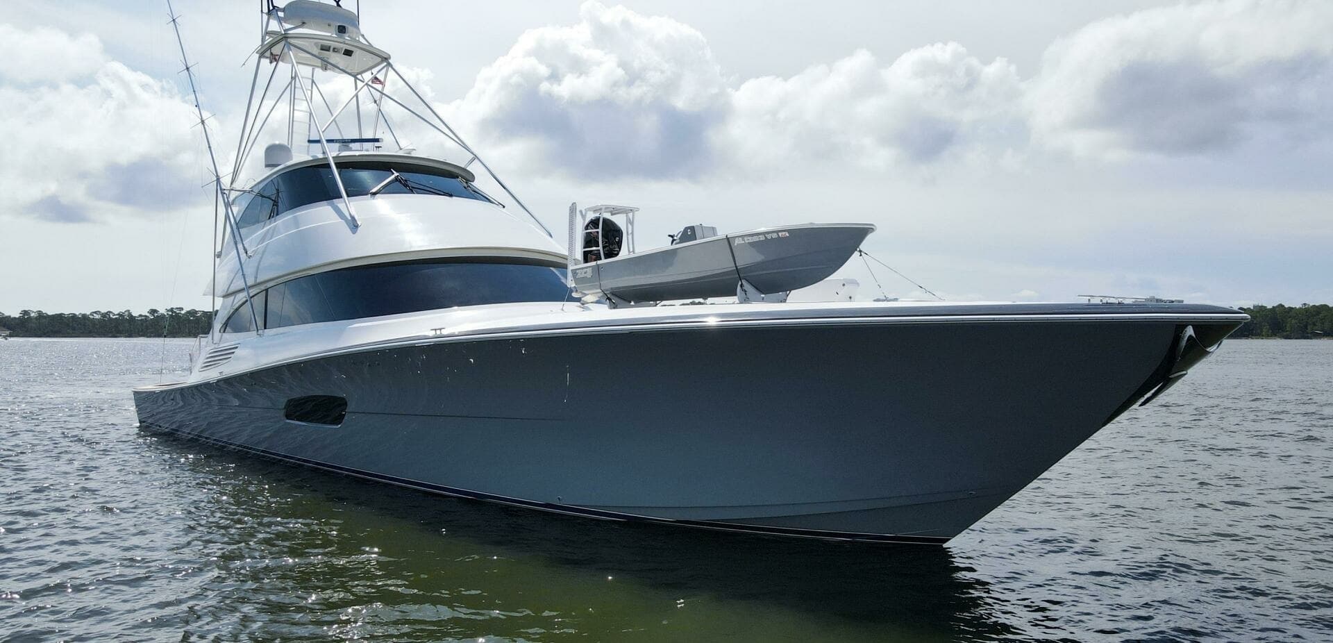 2016 92 Viking Enclosed Bridge Touche Exterior (10)