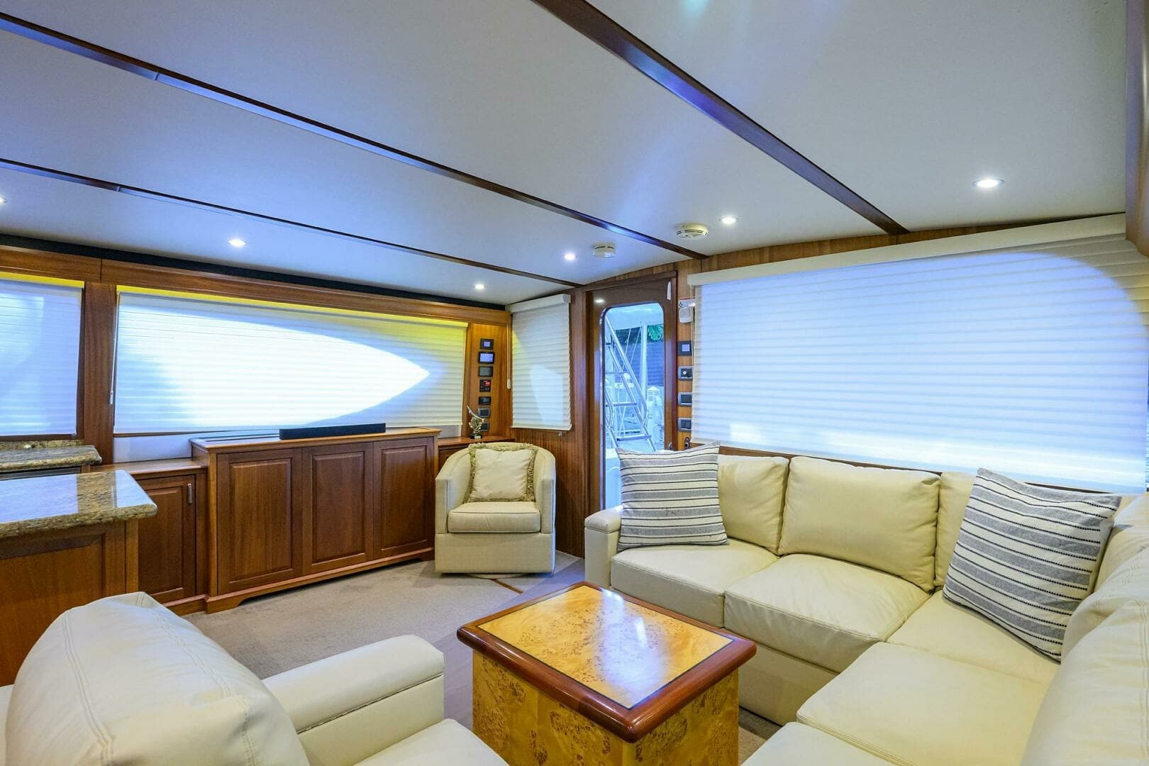 Hatteras 63 Reelin N Dealin - Interior Salon