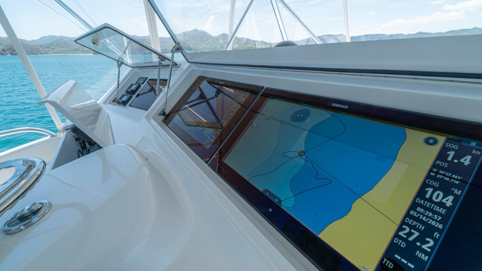 Flybridge Helm with Navigation Display