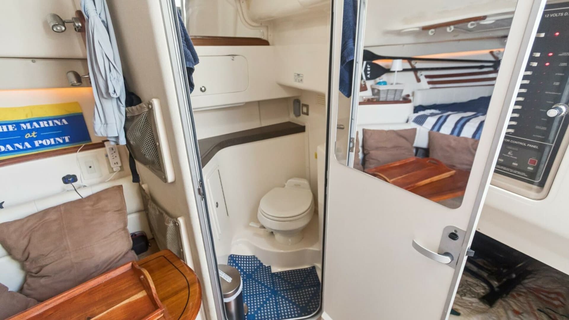 2006 Grady-White 330 Express - "POLE POSITION": Compact Cabin with Head and Seating