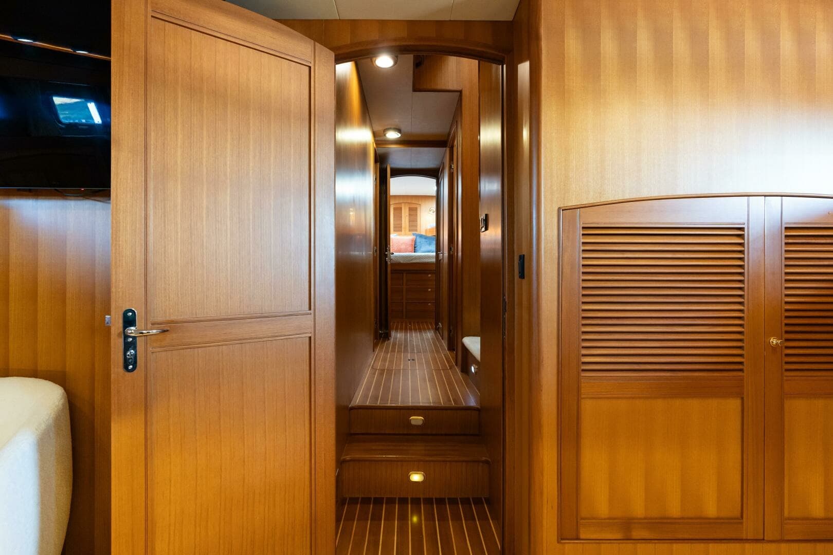 Marlow 72 GRIFFIN - Master Stateroom