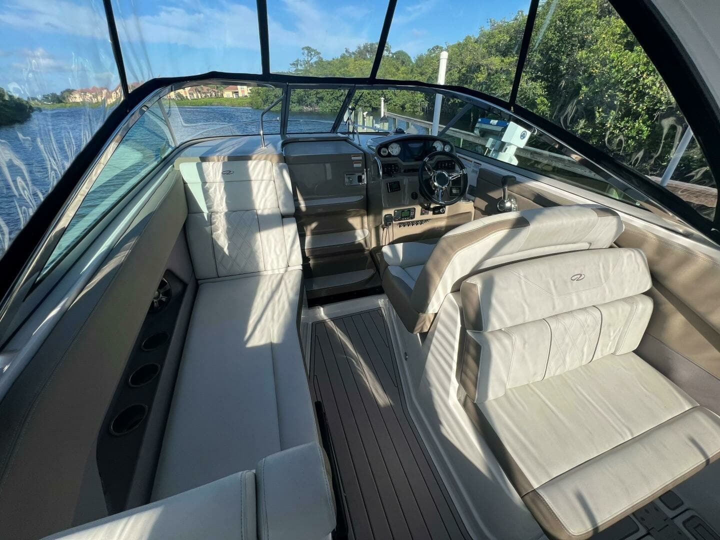 Regal 28 Express-Deck