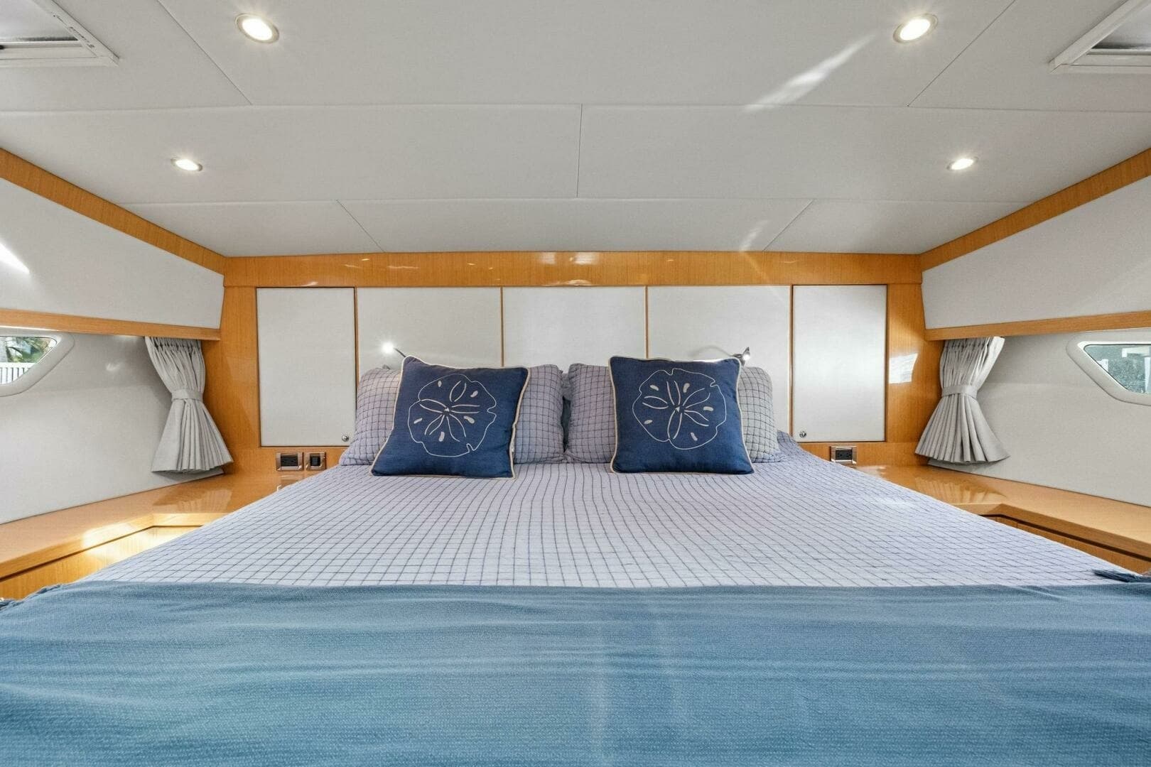 2018 Outboard Express Catamaran 47 - Stateroom
