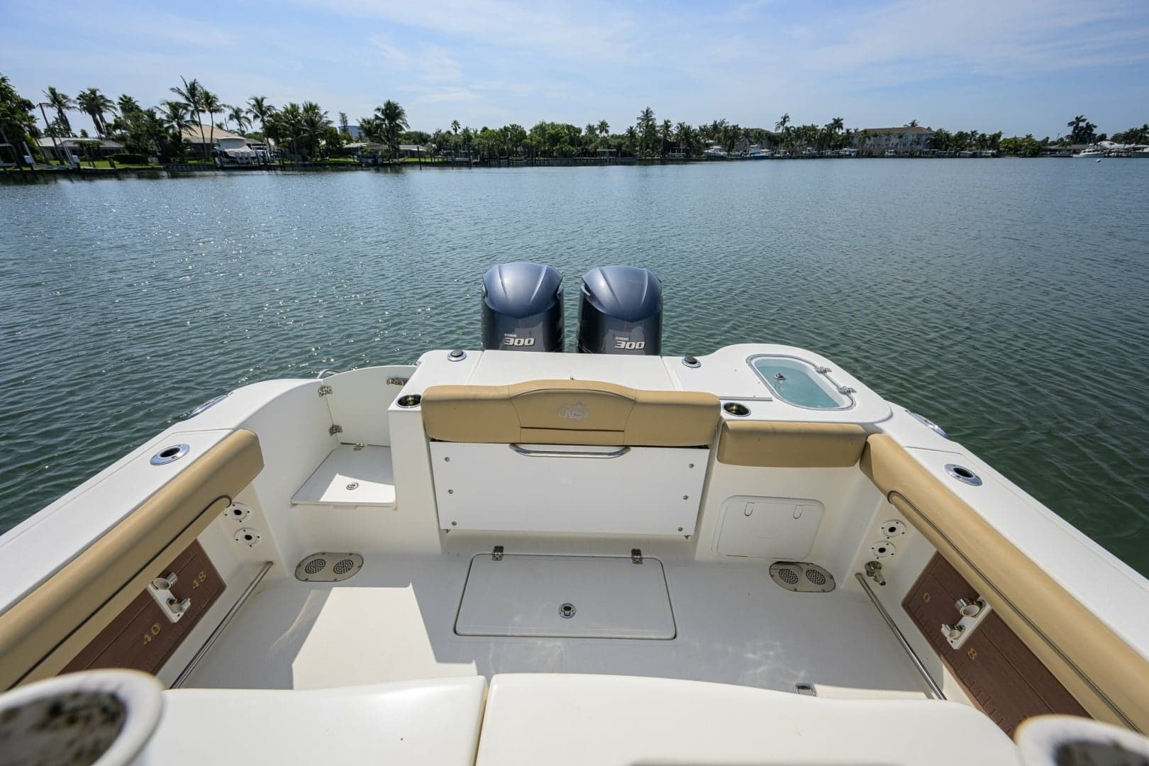 NauticStar 28 - Cockpit