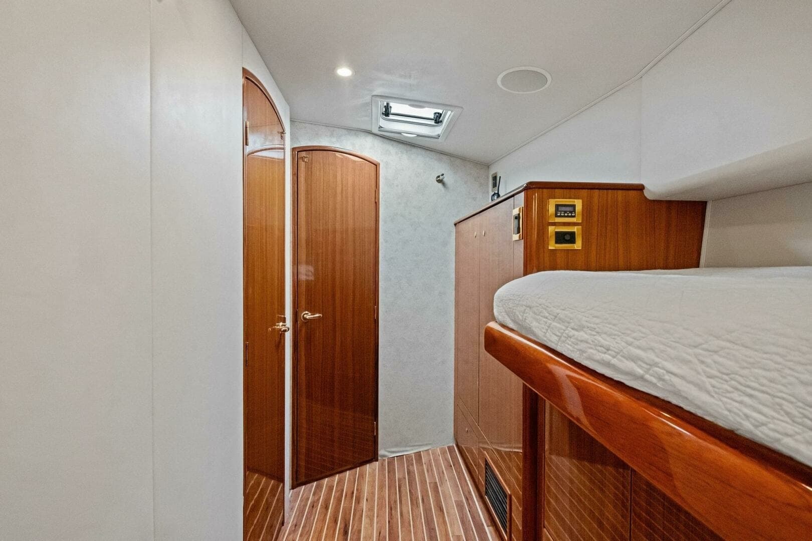 2006 Viking 56 Convertible SUMMER SALT