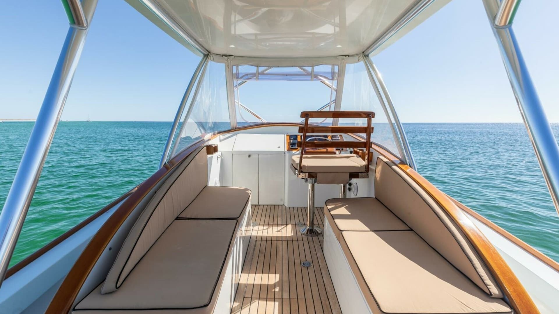 2014 Release 34 Walkaround- Helm Seating 3