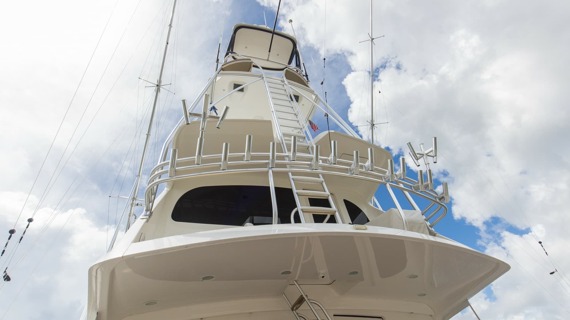 2017 72 Viking Enclosed Bridge Share-E Rear Deck (13)