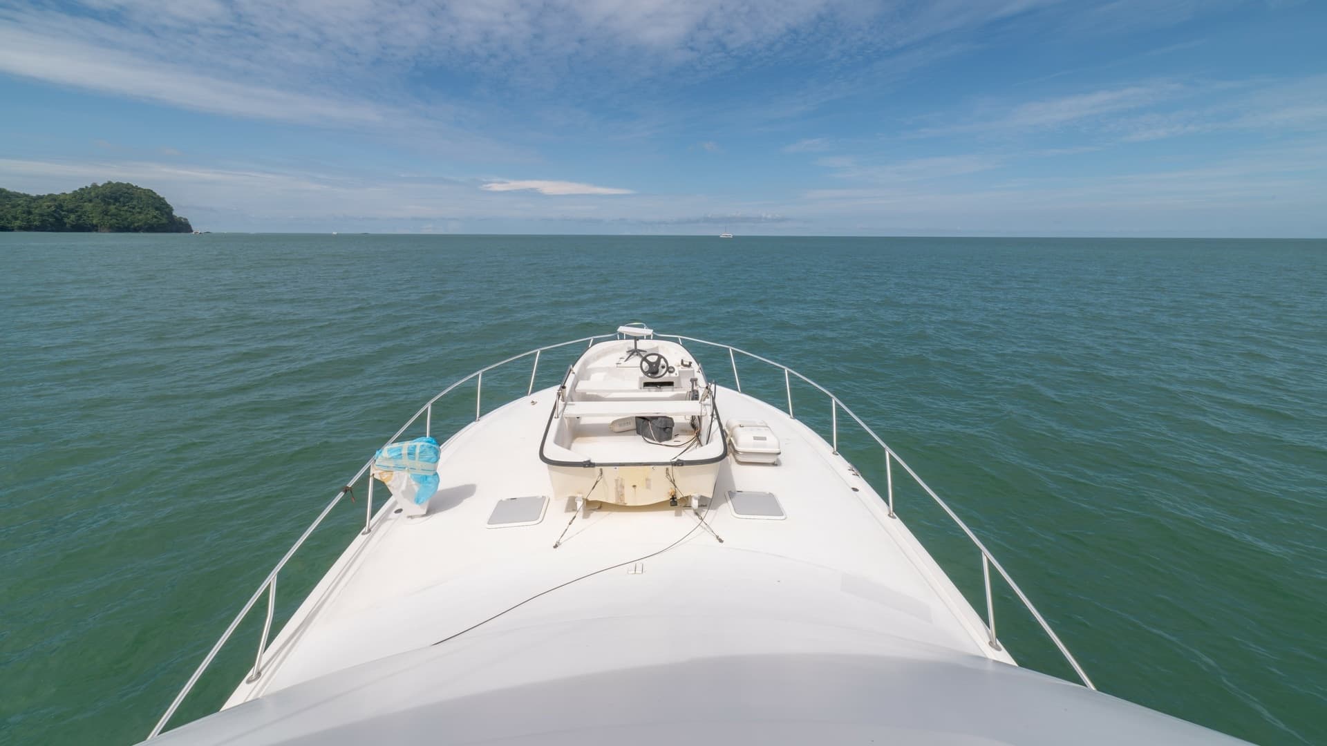 Bow View 2002 Viking 61 Convertible