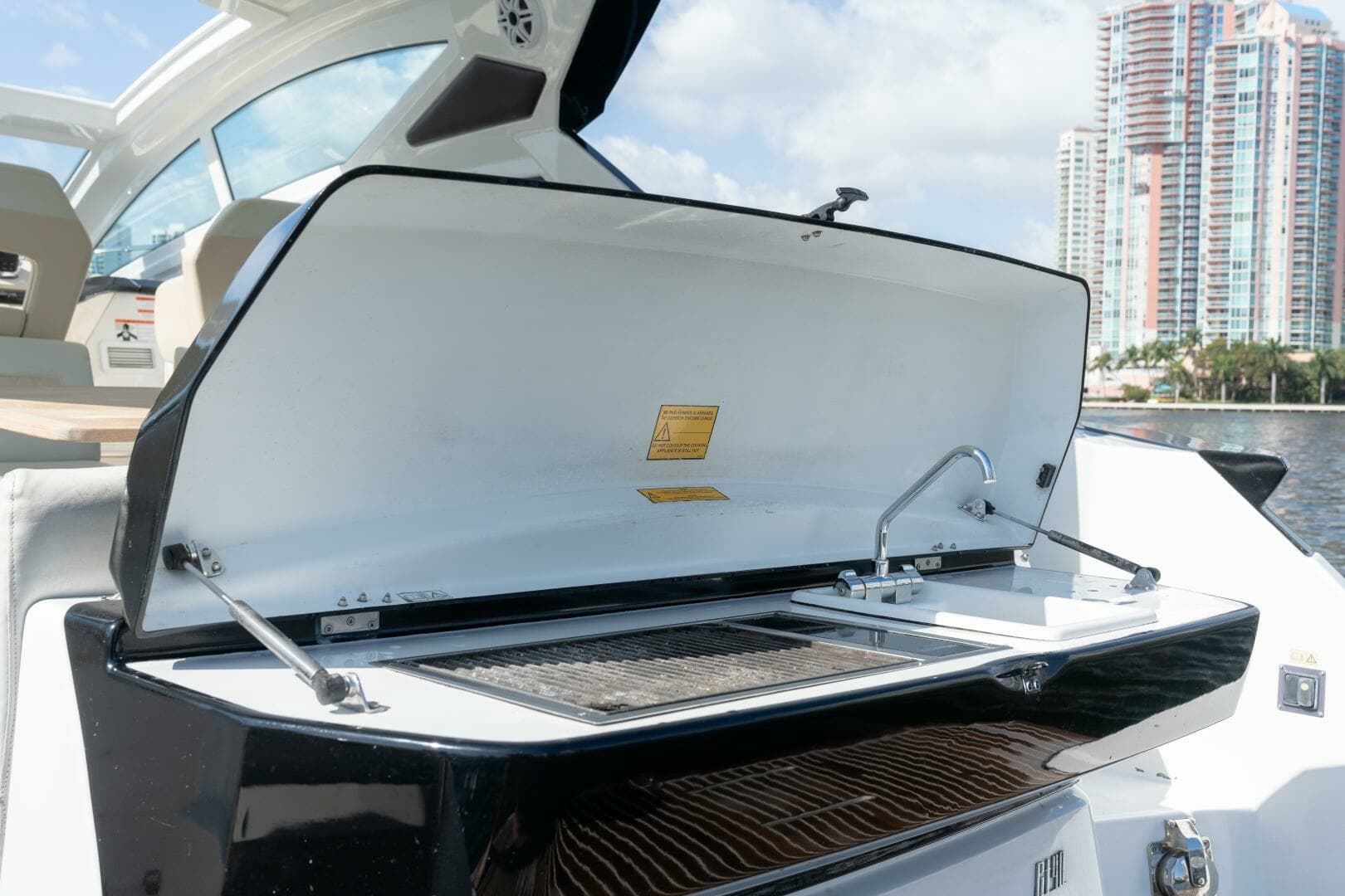 Beneteau 40 - Tis the Seasun - Grill