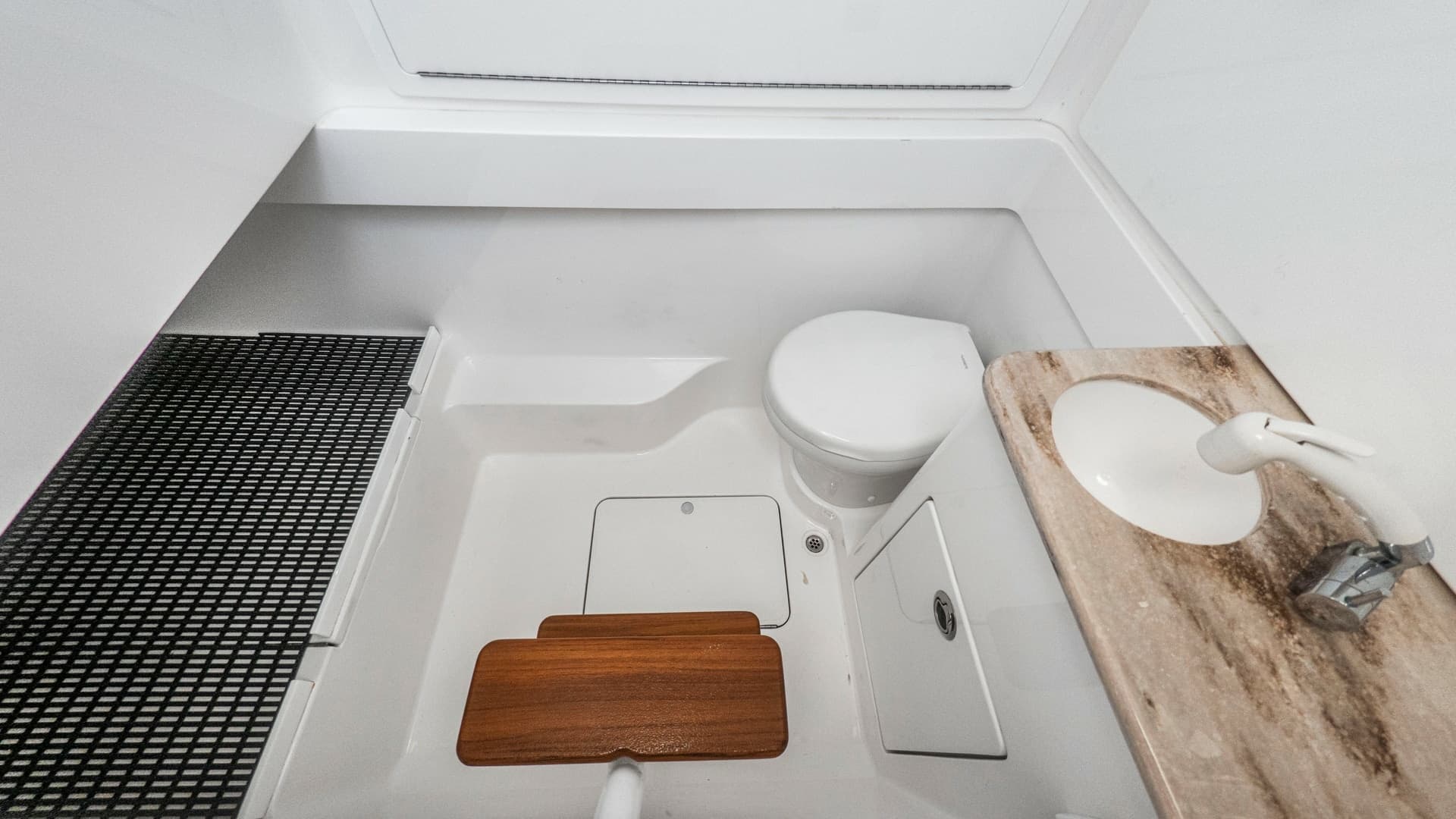 Compact Yacht Head with Sink