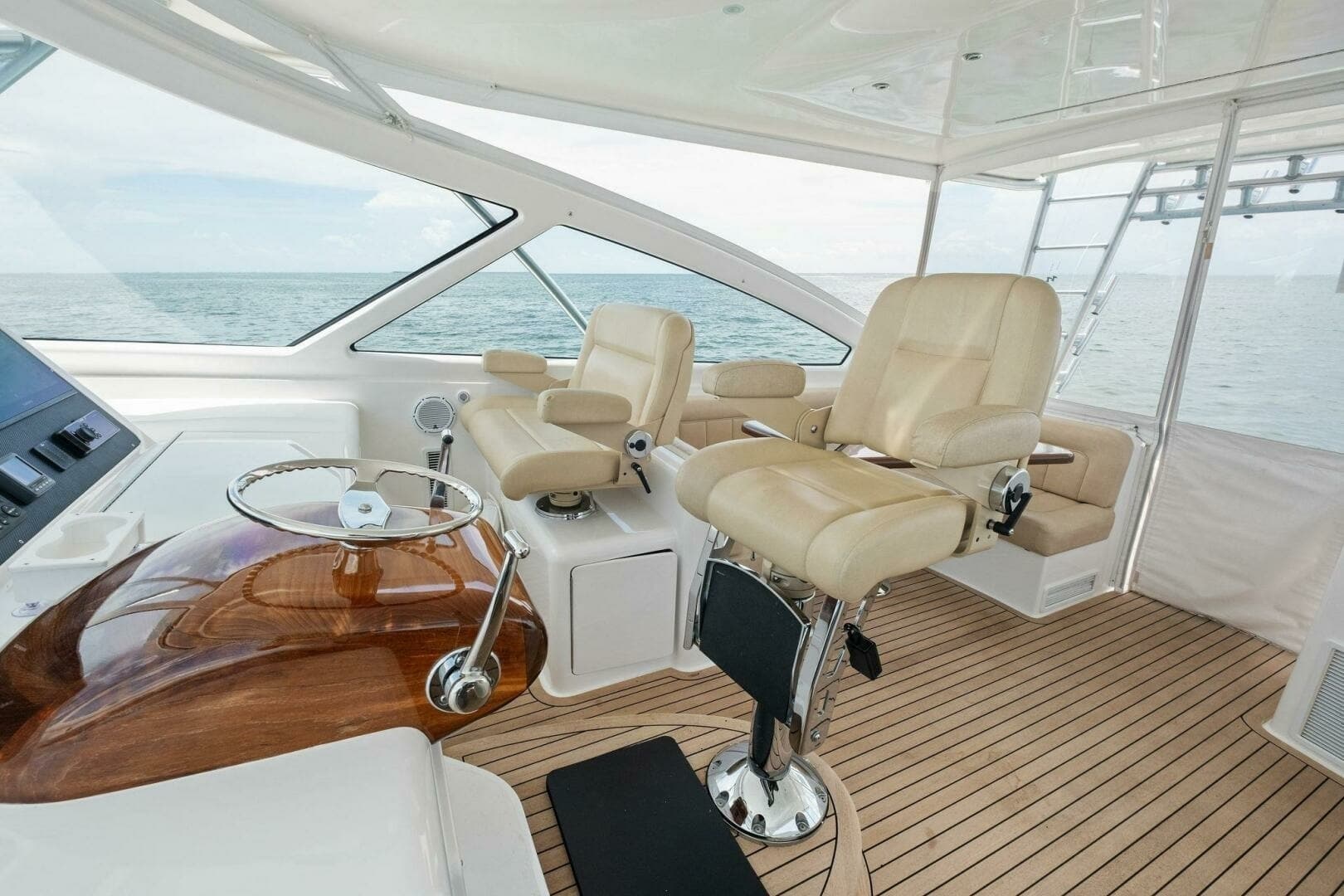 2015 Viking 52 Open "Terrabbean" - Helm