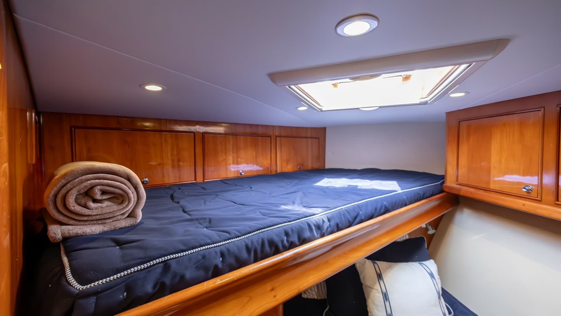 Cozy Forward Cabin with Skylight