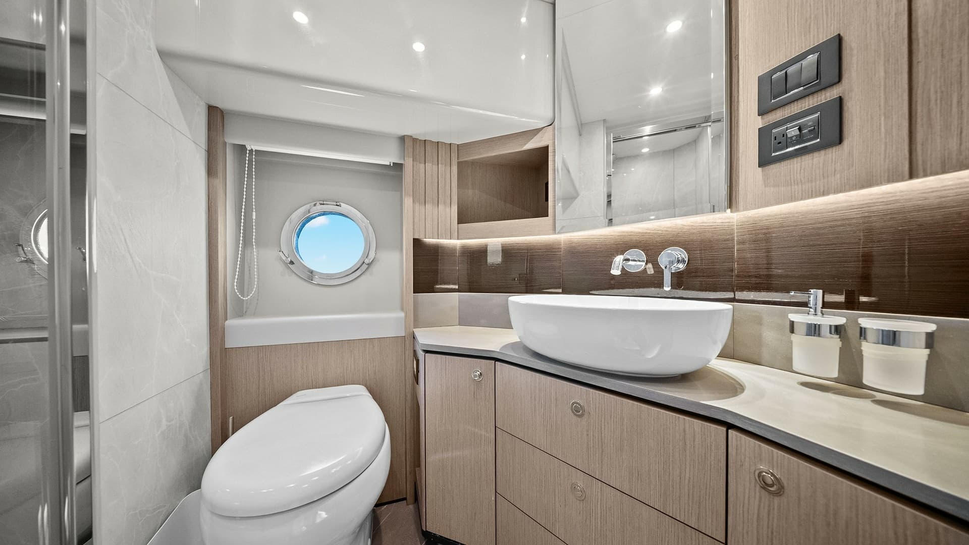 Elegant En-Suite Bathroom