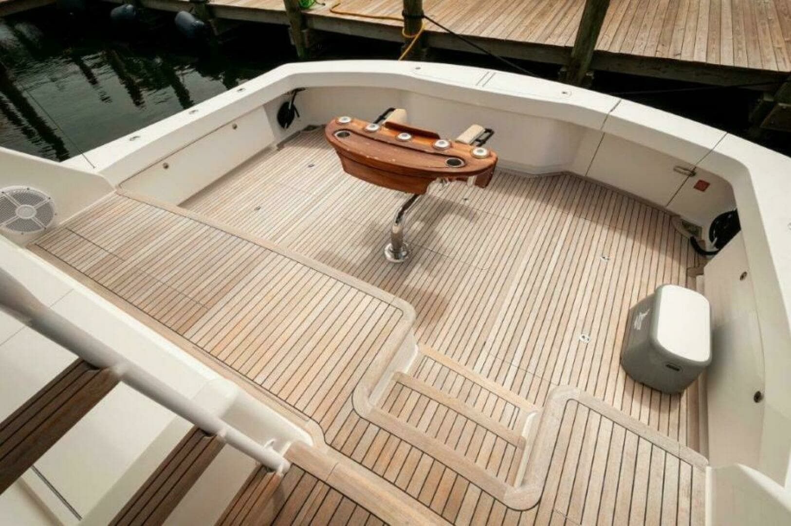 2012 76 Viking Sky Bridge Barefoot Drive Cockpit (1)